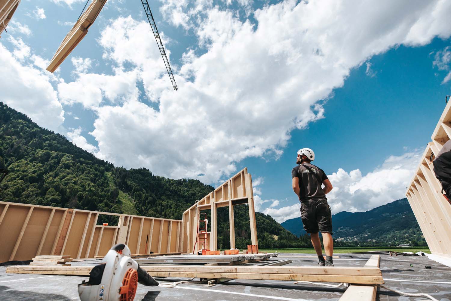 Photo d'un chantier pour la construction d'un chalet traditionnel ou contemporain