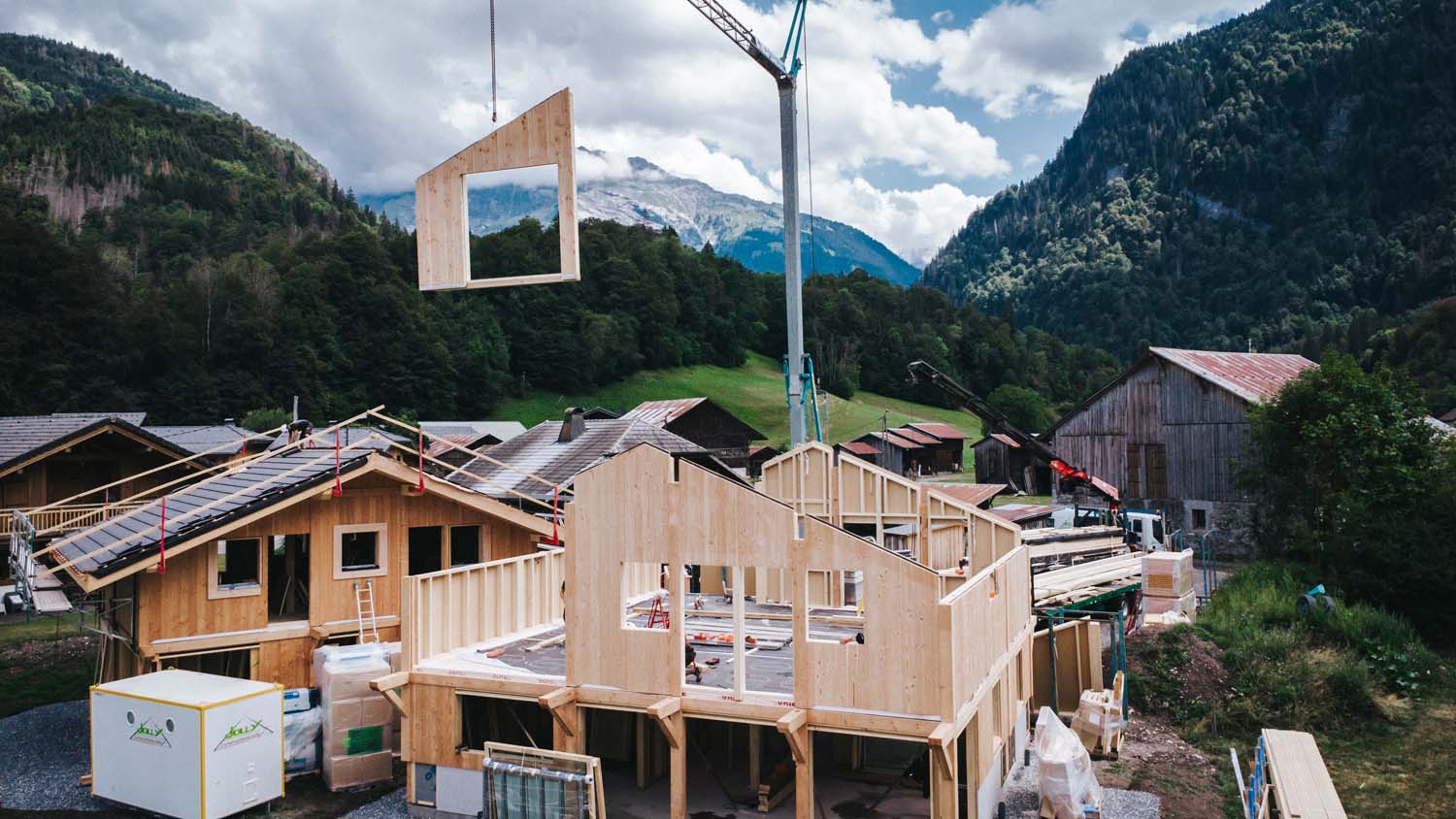 Photo vue aérienne d'un chantier pour la construction de deux maisons