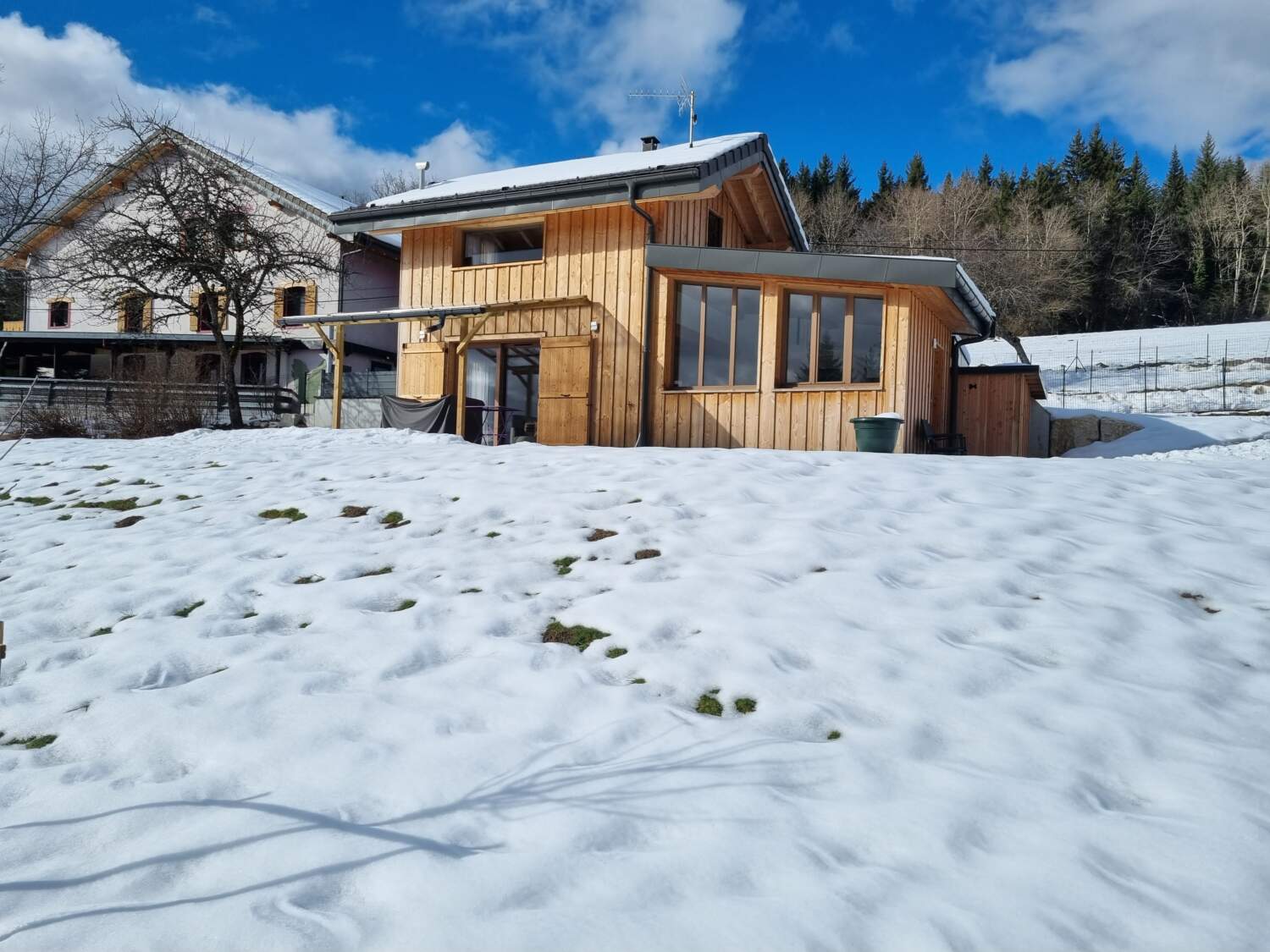 Vue jardin chalet contemporain Viuz-en-Sallaz